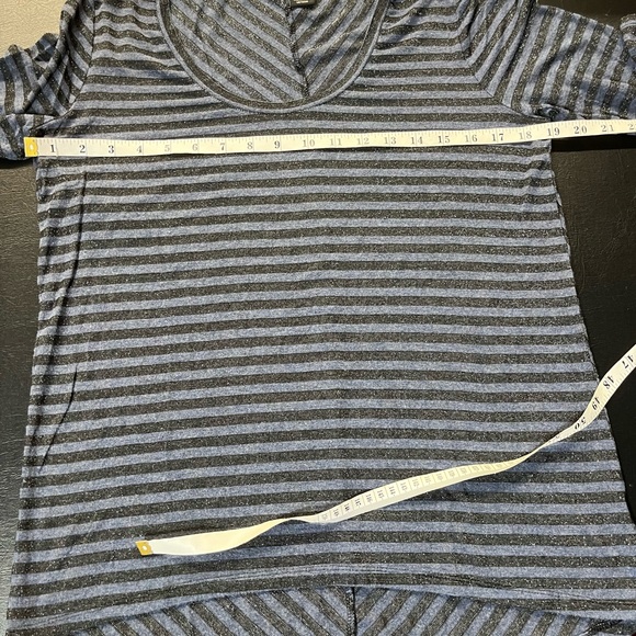 DKNY Jeans pullover size small - Picture 6 of 7